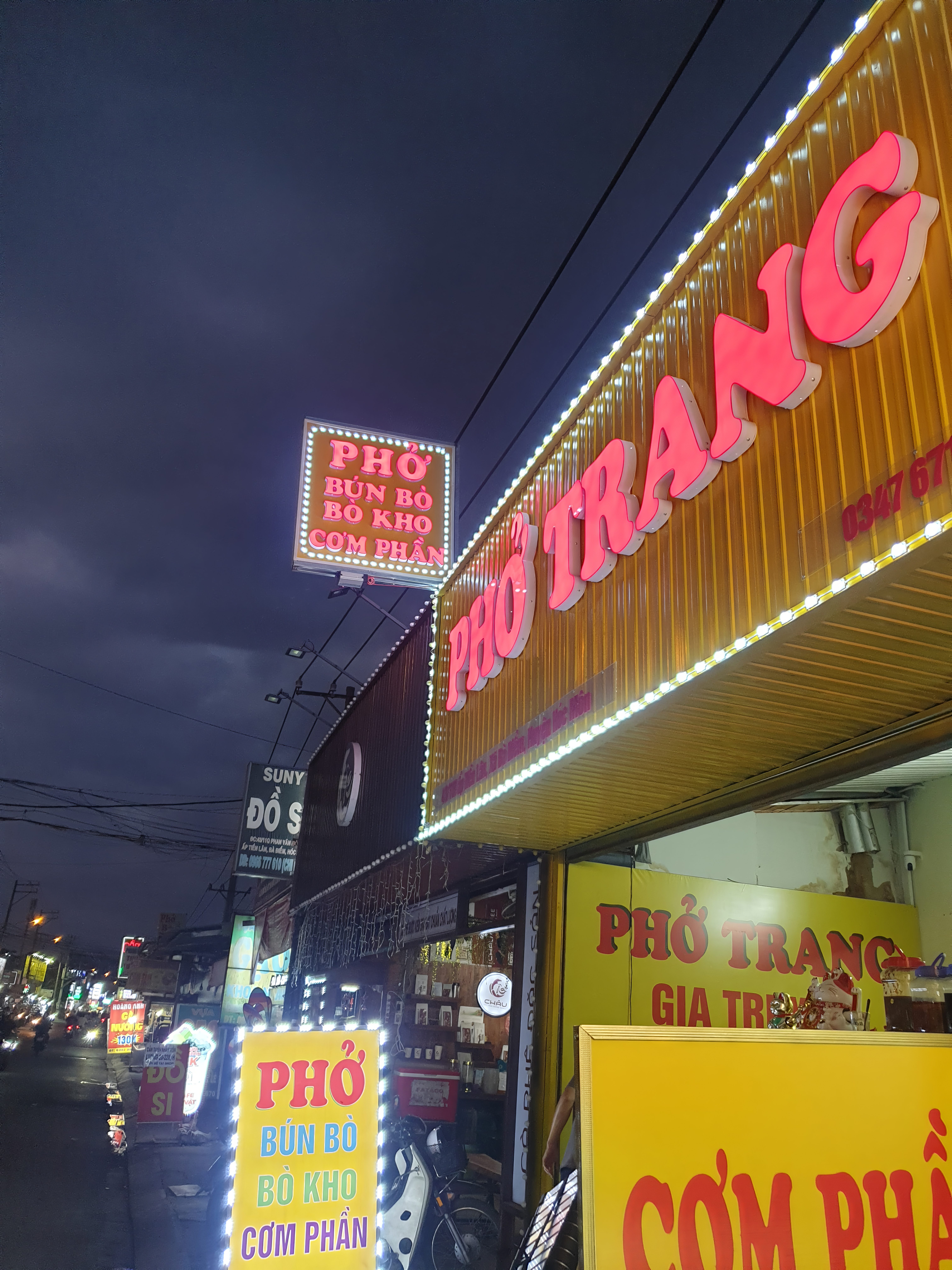 CHẤT LIỆU CỦA BẢNG HIỆU